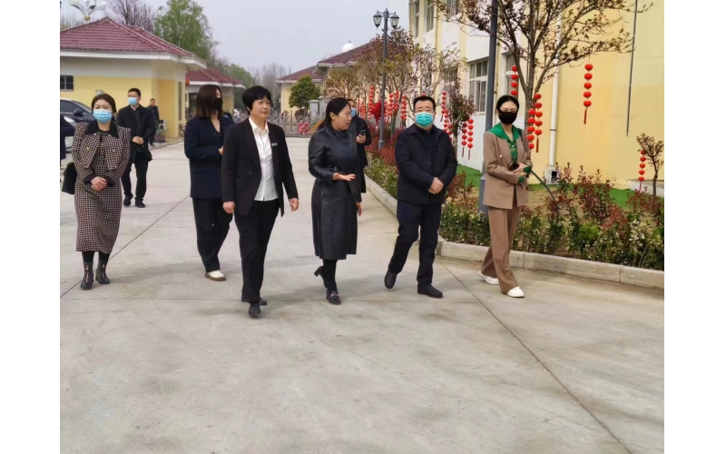 河南省永城市民政局魯局長攜地方養(yǎng)老行業(yè)帶頭人蒞臨北京益年養(yǎng)老連鎖周口總院進(jìn)行調(diào)研工作！